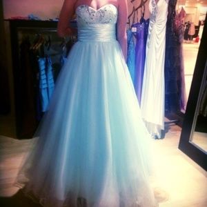 Long ball gown/prom dress
